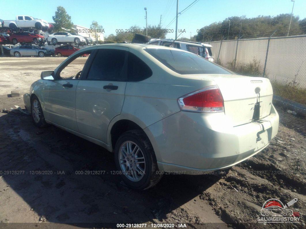 1FAHP3FN7AW205631 2010 FORD FOCUS photo no. 3