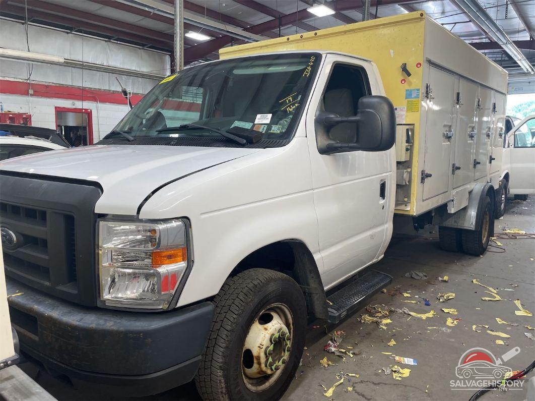1FDXE4FS1HDC69043 2017 FORD ECONOLINE photo no. 4