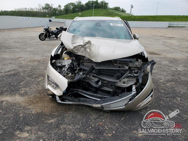 5LMCJ3D95HUL15538 2017 LINCOLN MKC photo no. 5