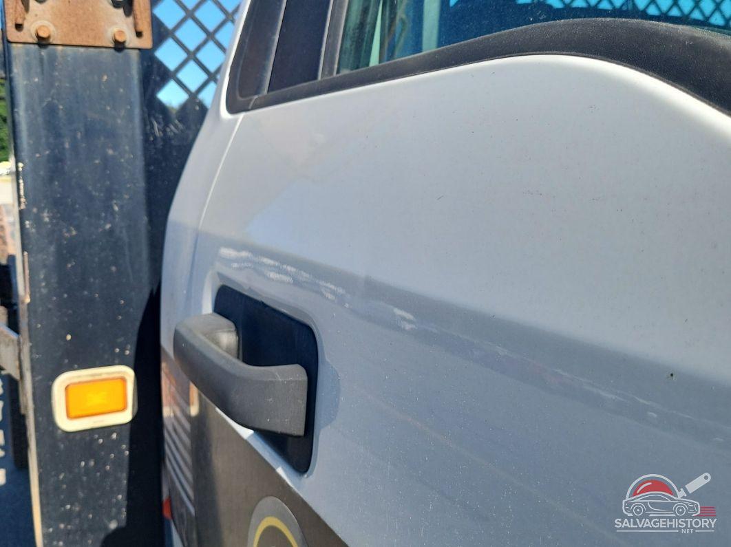 1FDUF5GY6HED72574 2017 FORD F-550 CHASSIS photo no. 2