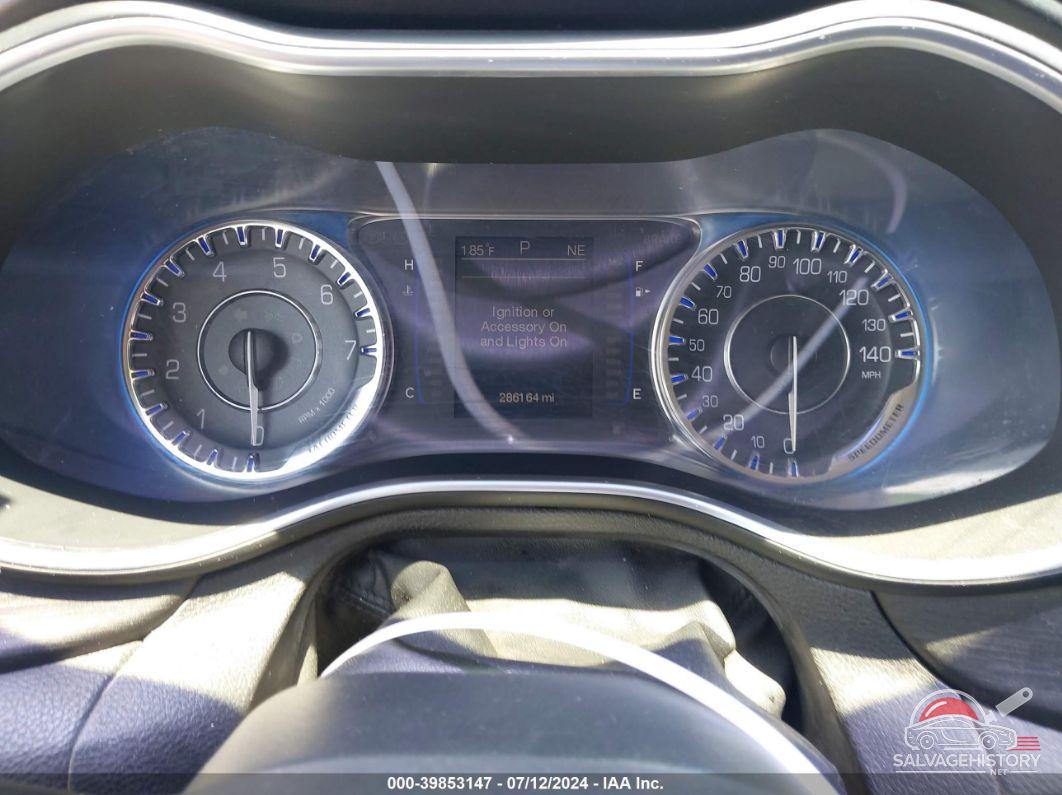 1C3CCCAB6FN716858 2015 CHRYSLER 200 photo no. 7