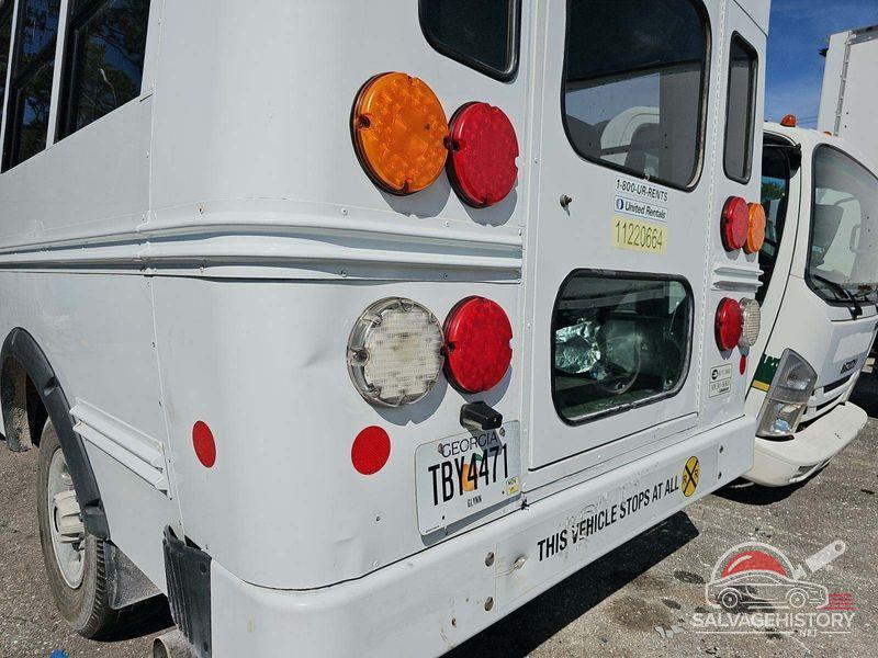 1GB0G2BA5D1171828 2013 CHEVROLET EXPRESS G3500 photo no. 2