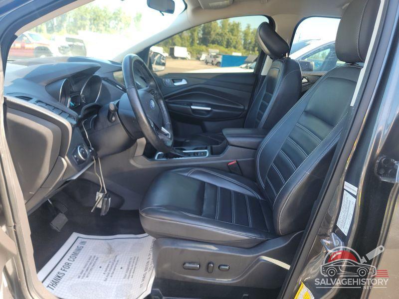 1FMCU9HD6KUA65570 2019 FORD ESCAPE photo no. 2