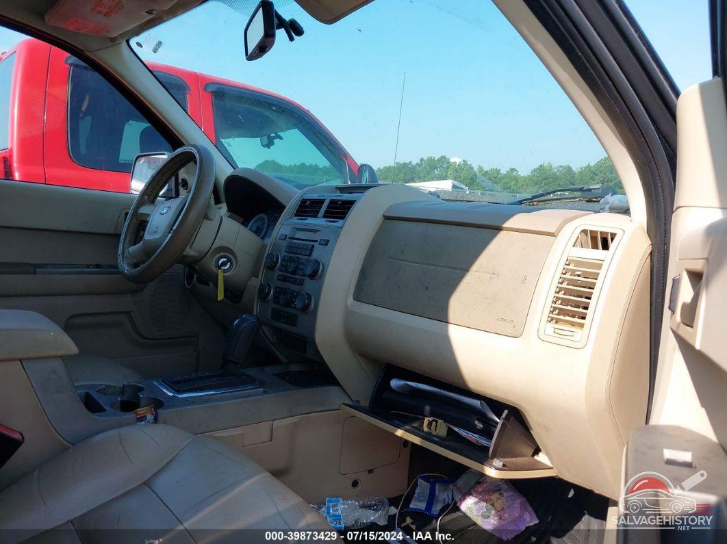 1FMCU03128KE77174 2008 FORD ESCAPE photo no. 5