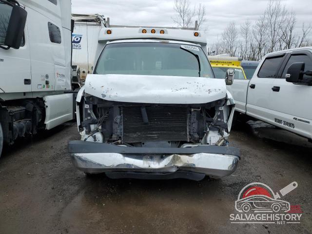 1GBJG31U541168241 2004 CHEVROLET EXPRESS photo no. 5