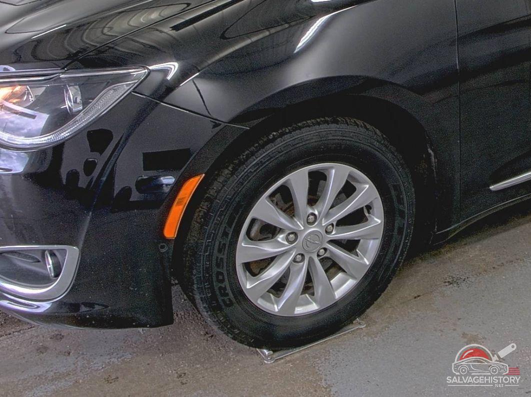 2C4RC1BG4JR217900 2018 CHRYSLER PACIFICA photo no. 6