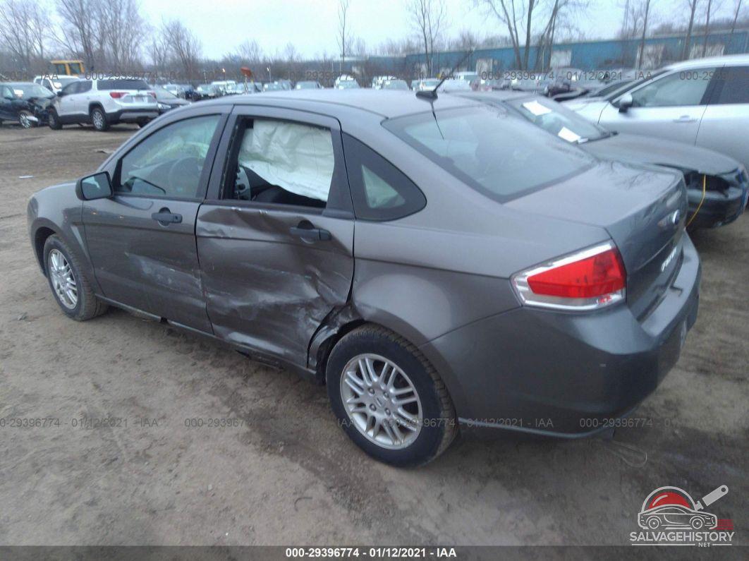 1FAHP3FN8AW248567 2010 FORD FOCUS photo no. 3