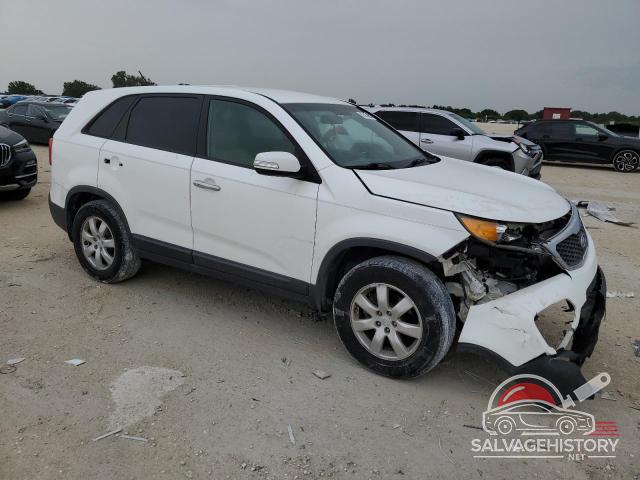 5XYKT3A12BG154103 2011 KIA SORENTO photo no. 4