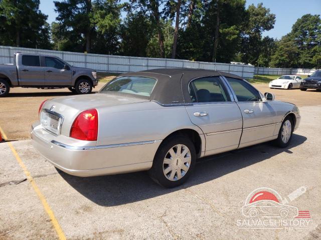 1LNHM81W94Y619076 2004 LINCOLN TOWNCAR photo no. 3