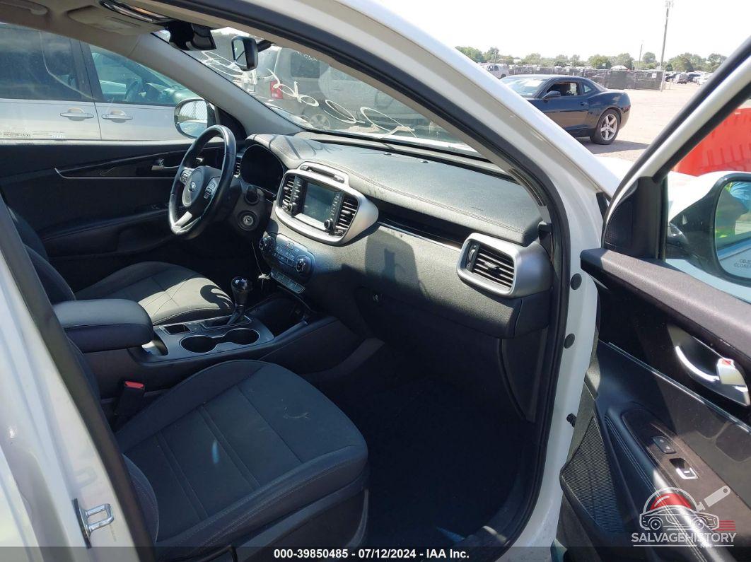 5XYPG4A31JG410585 2018 KIA SORENTO photo no. 5