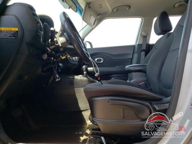KNDJN2A21G7863683 2016 KIA SOUL photo no. 7