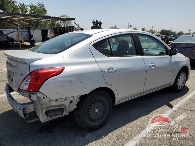 3N1CN7AP5JK402886 2018 NISSAN VERSA photo no. 3