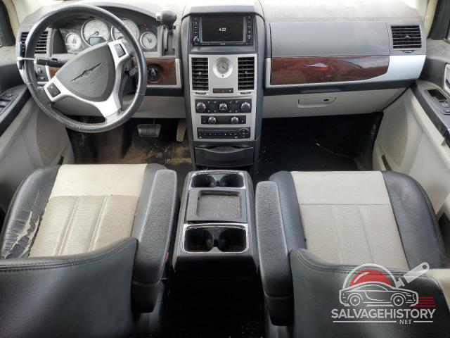 2A4RR8DX3AR414703 2010 CHRYSLER MINIVAN photo no. 8