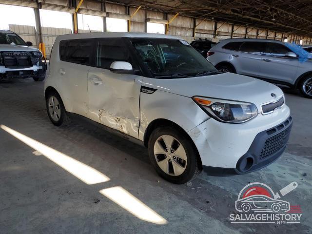 KNDJN2A21G7357626 2016 KIA SOUL photo no. 4