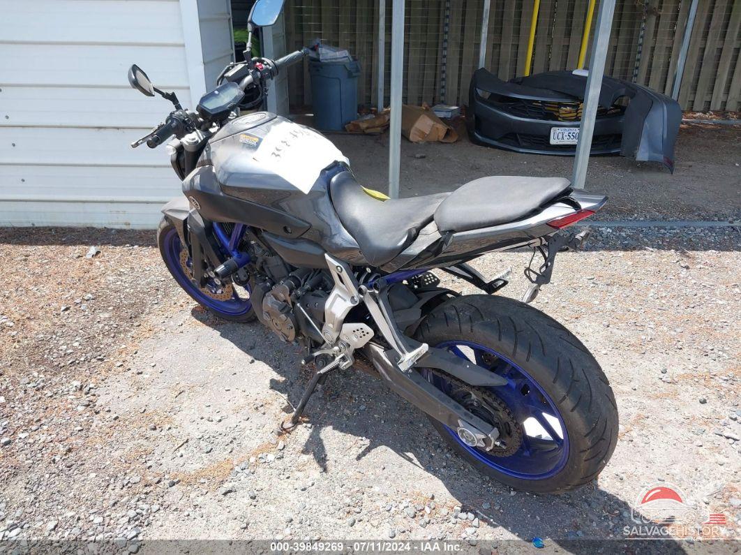 JYARM06E8FA003886 2015 YAMAHA FZ07 photo no. 3