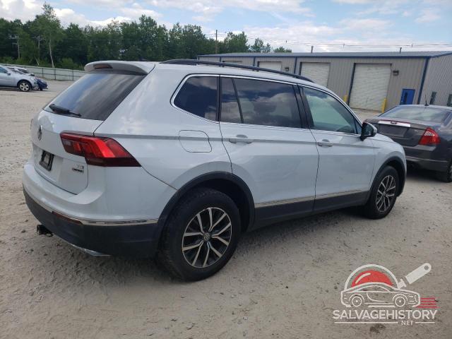 3VV2B7AX0JM149466 2018 VOLKSWAGEN TIGUAN photo no. 3
