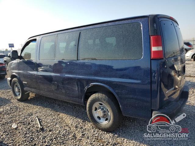 1GAGG25U241193780 2004 CHEVROLET EXPRESS photo no. 2