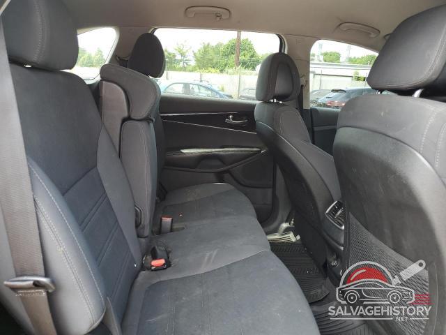 5XYPG4A32GG052051 2016 KIA SORENTO photo no. 11