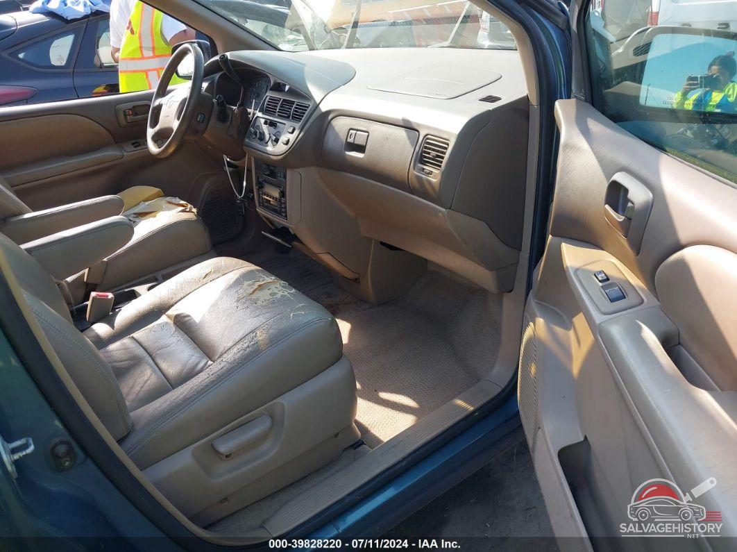 4T3ZF13C4YU210769 2000 TOYOTA SIENNA photo no. 5