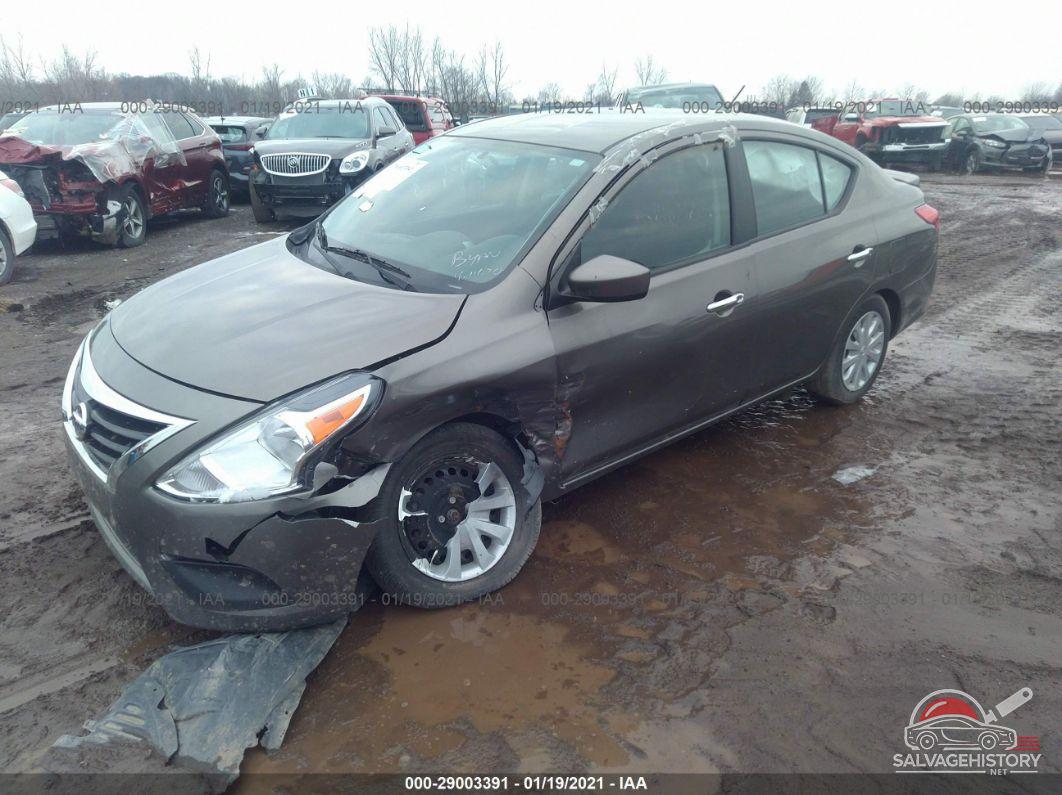 3N1CN7AP1HK457586 2017 NISSAN VERSA SEDAN photo no. 2
