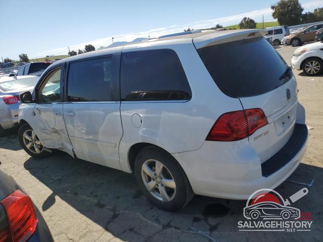 2V4RW3D1XAR354096 2010 VOLKSWAGEN ROUTAN photo no. 2