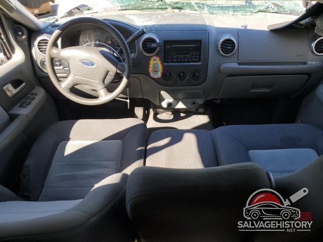 1FMRU13WX4LA67884 2004 FORD EXPEDITION photo no. 8