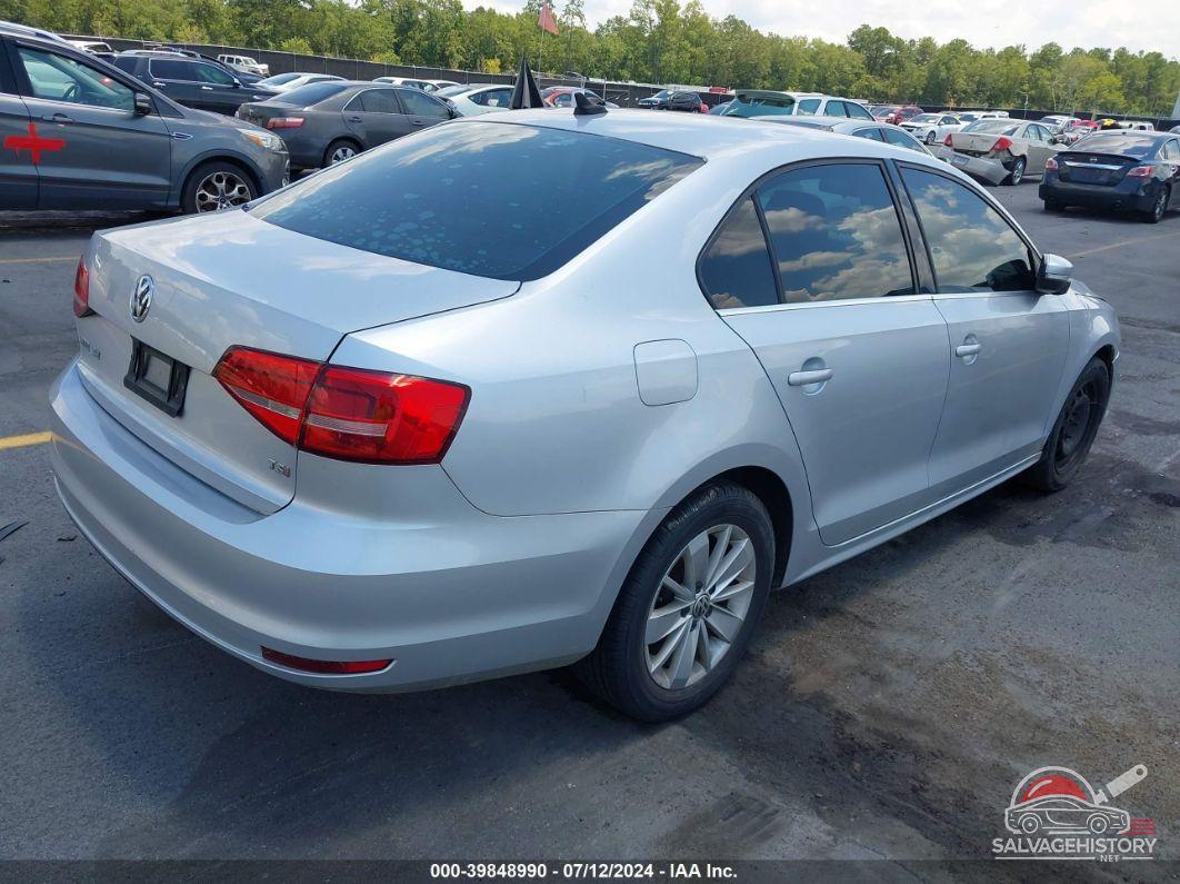 3VWD07AJXFM324917 2015 VOLKSWAGEN JETTA photo no. 4