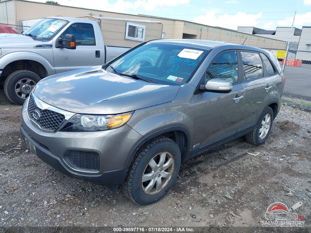 5XYKTCA15BG025434 2011 KIA SORENTO photo no. 2