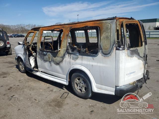 1GBFG15XX31232934 2003 CHEVROLET EXPRESS photo no. 2
