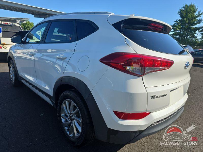 KM8J33A41JU634096 2018 HYUNDAI TUCSON photo no. 2