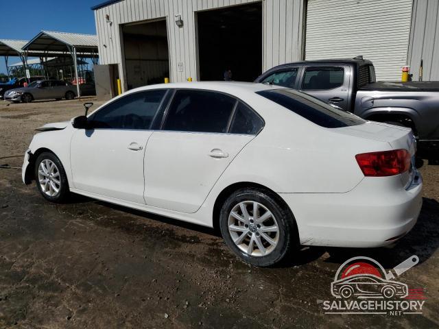3VWBP7AJ5DM356321 2013 VOLKSWAGEN JETTA photo no. 2