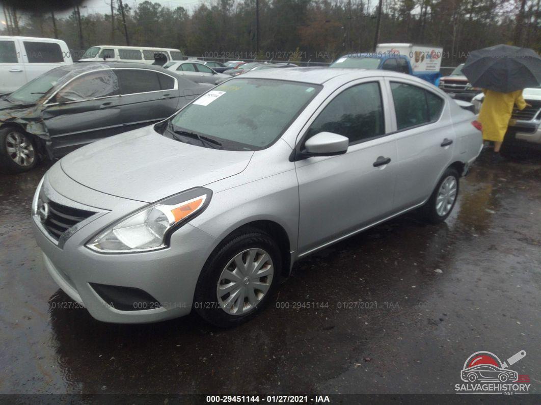 3N1CN7AP1JL861150 2018 NISSAN VERSA SEDAN photo no. 2