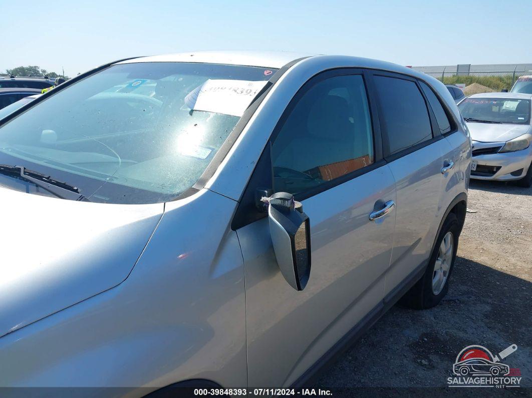 5XYKTCA13BG024928 2011 KIA SORENTO photo no. 6