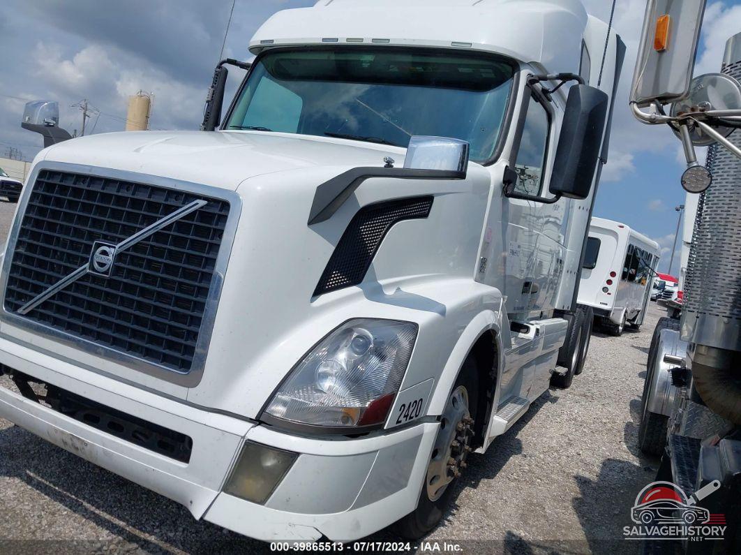 4V4N99EH2FN909601 2015 VOLVO VN photo no. 2