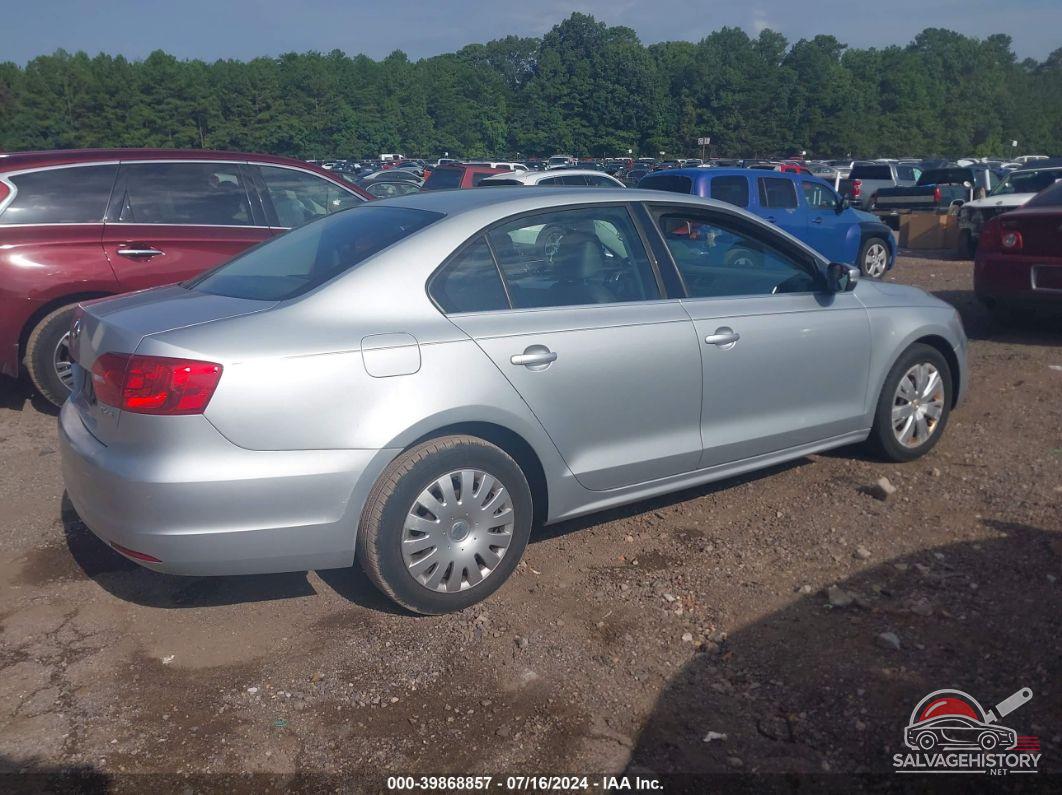 3VWDP7AJ9DM354855 2013 VOLKSWAGEN JETTA photo no. 4