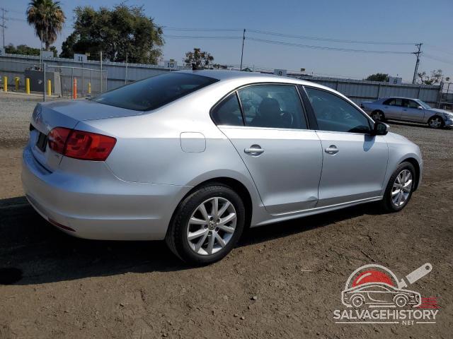 3VWD17AJ6EM215351 2014 VOLKSWAGEN JETTA photo no. 3