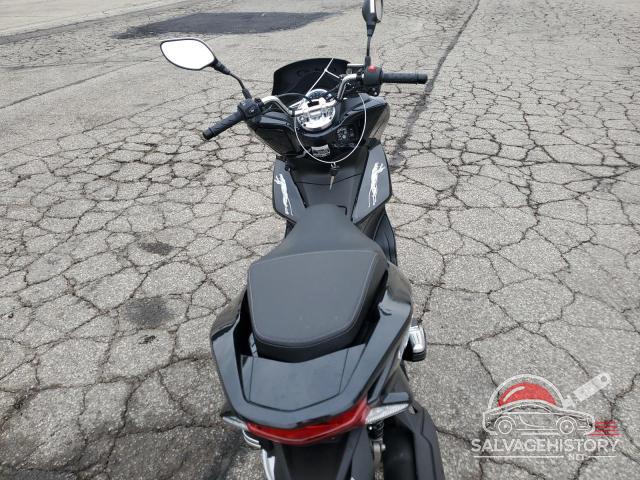 RLHKF1805FY001334 2015 HONDA PCX photo no. 6