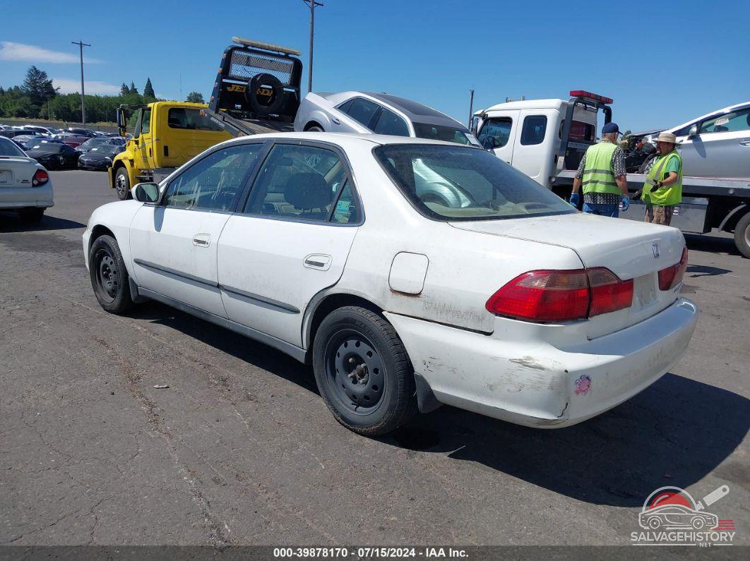 1HGCG5646WA135908 1998 HONDA ACCORD photo no. 3