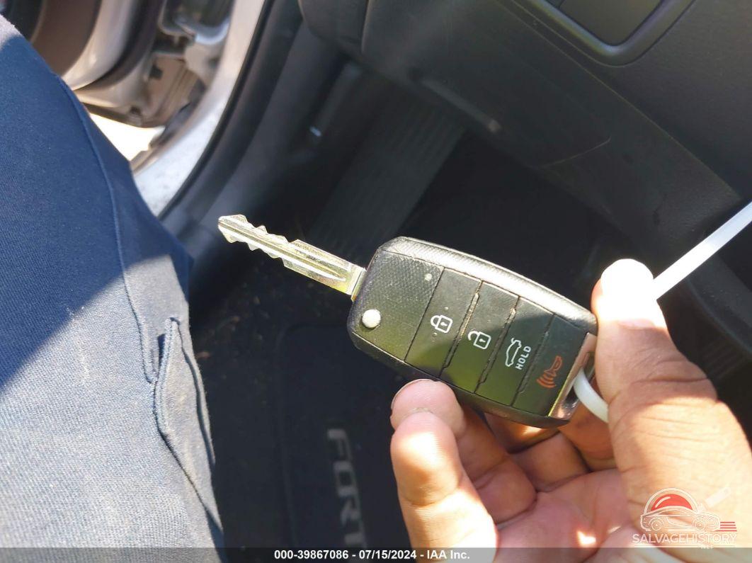 KNAFX4A69G5540263 2016 KIA FORTE photo no. 11