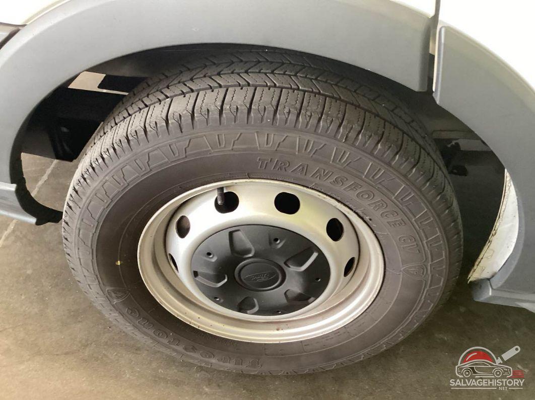 1FTYE1CM7JKB31117 2018 FORD TRANSIT-150 photo no. 2
