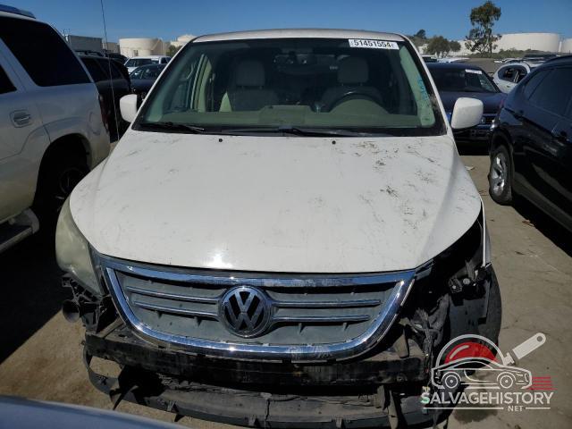 2V4RW3D1XAR354096 2010 VOLKSWAGEN ROUTAN photo no. 5