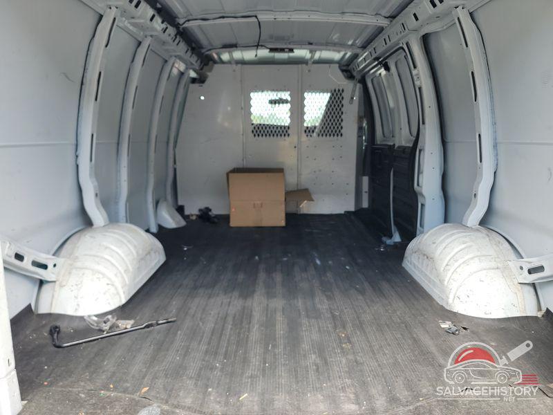 1GCWGAFG2K1243032 2019 CHEVROLET EXPRESS G2500 photo no. 4