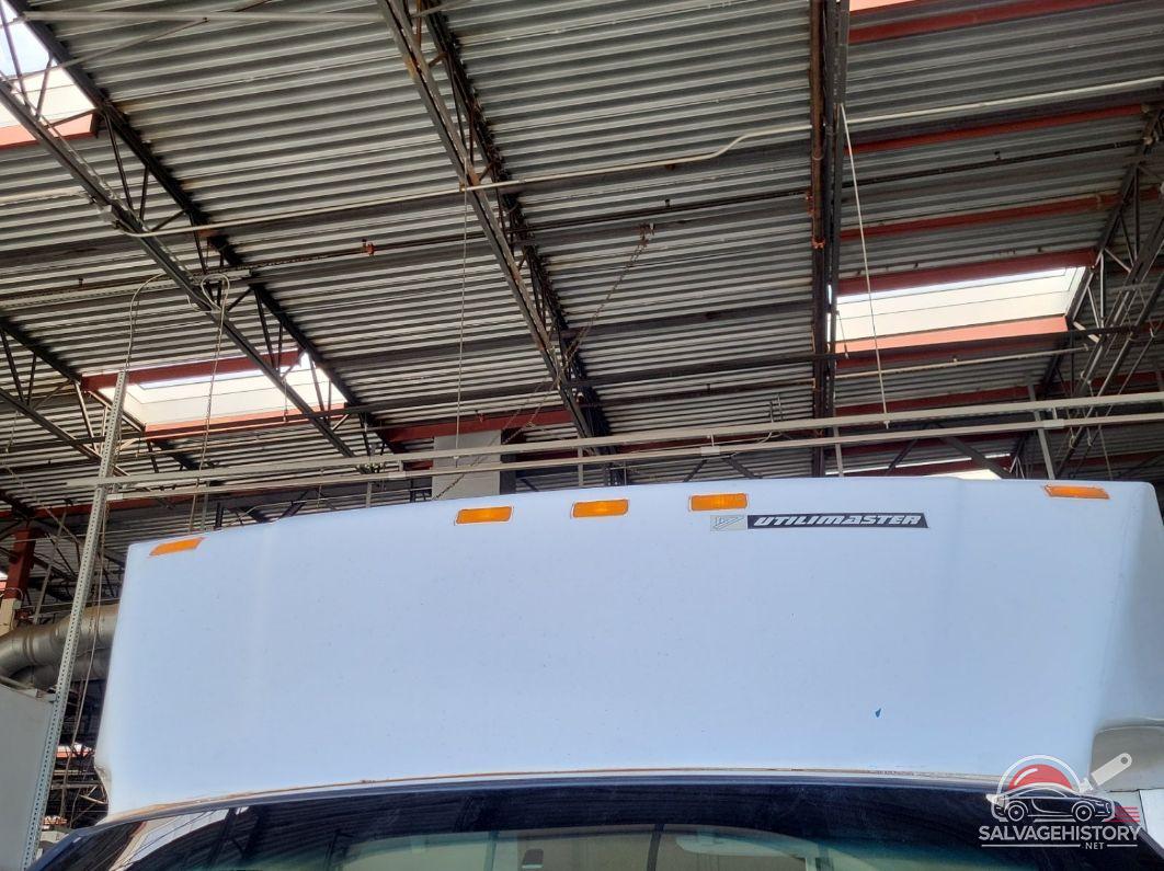 1GB3G2BG9B1121156 2011 CHEVROLET EXPRESS CUTAWAY photo no. 2