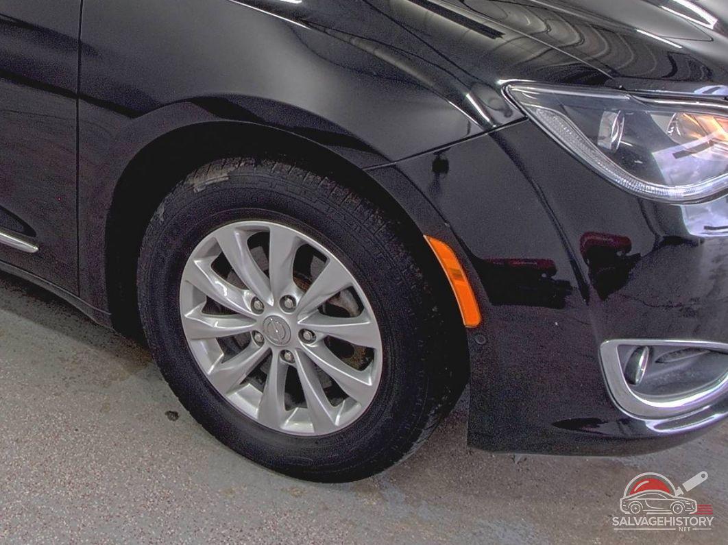 2C4RC1BG4JR217900 2018 CHRYSLER PACIFICA photo no. 2