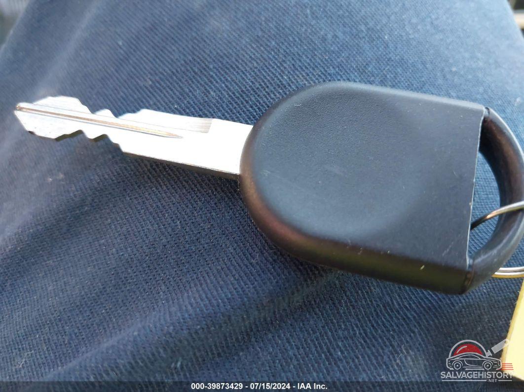 1FMCU03128KE77174 2008 FORD ESCAPE photo no. 11