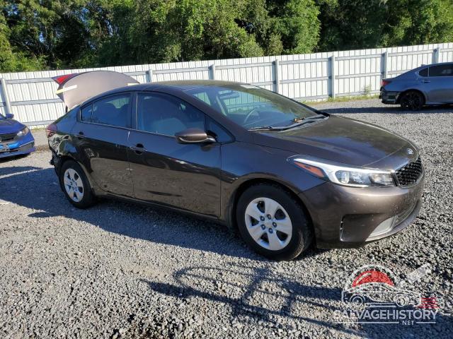 3KPFK4A78HE130392 2017 KIA FORTE photo no. 4