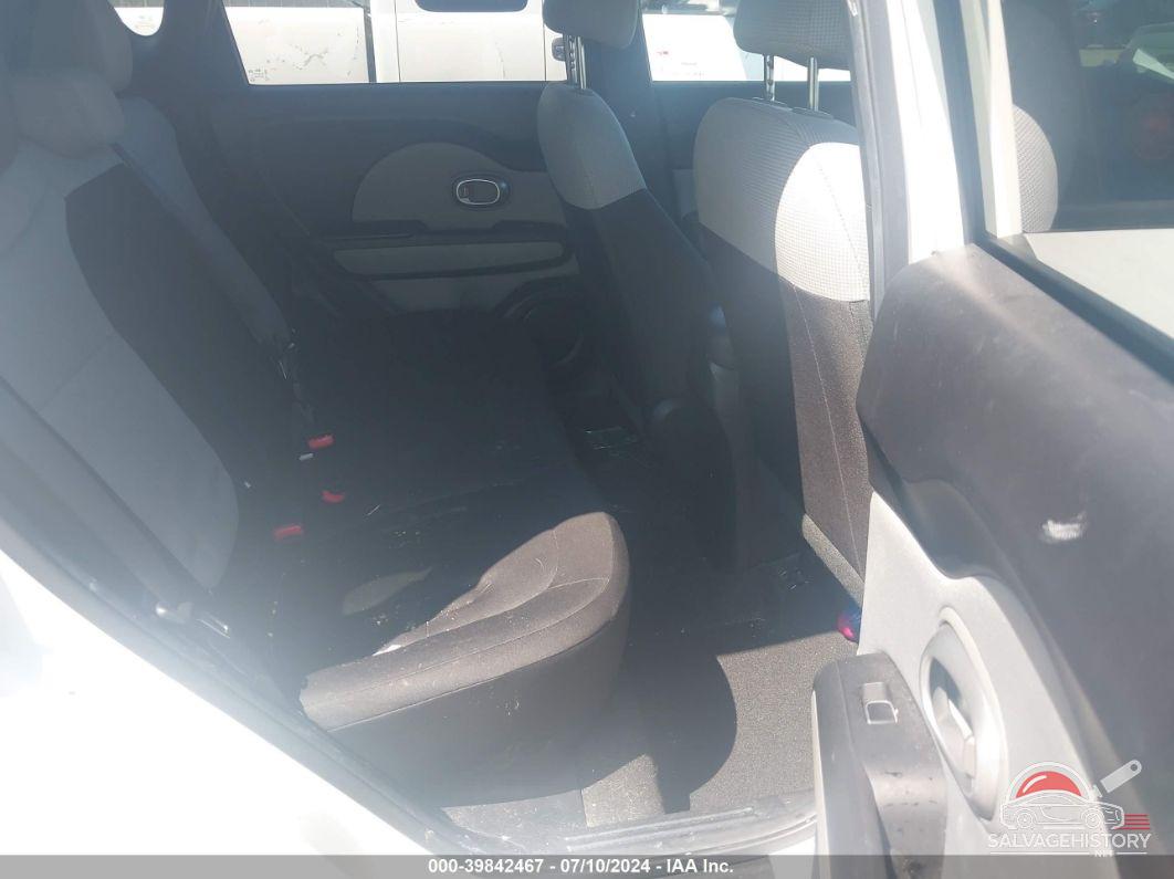 KNDJN2A2XH7421602 2017 KIA SOUL photo no. 8