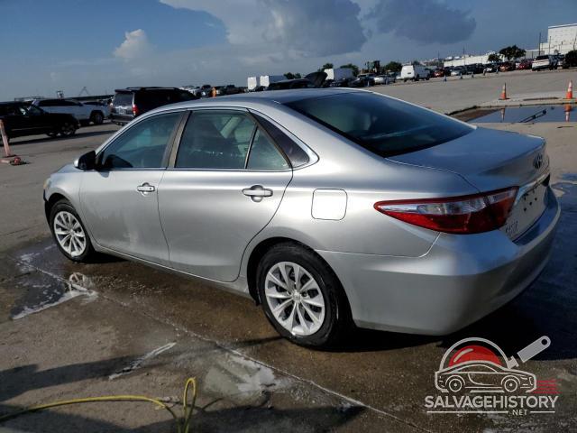 4T1BF1FK0FU927390 2015 TOYOTA CAMRY photo no. 2