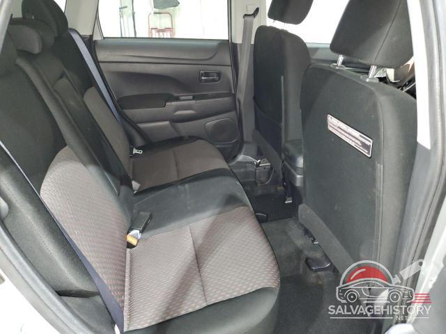 JA4AR3AU8JU015525 2018 MITSUBISHI OUTLANDER photo no. 11