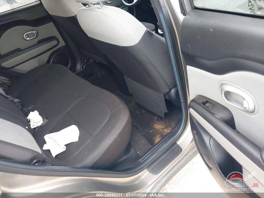 KNDJN2A23F7214286 2015 KIA SOUL photo no. 8
